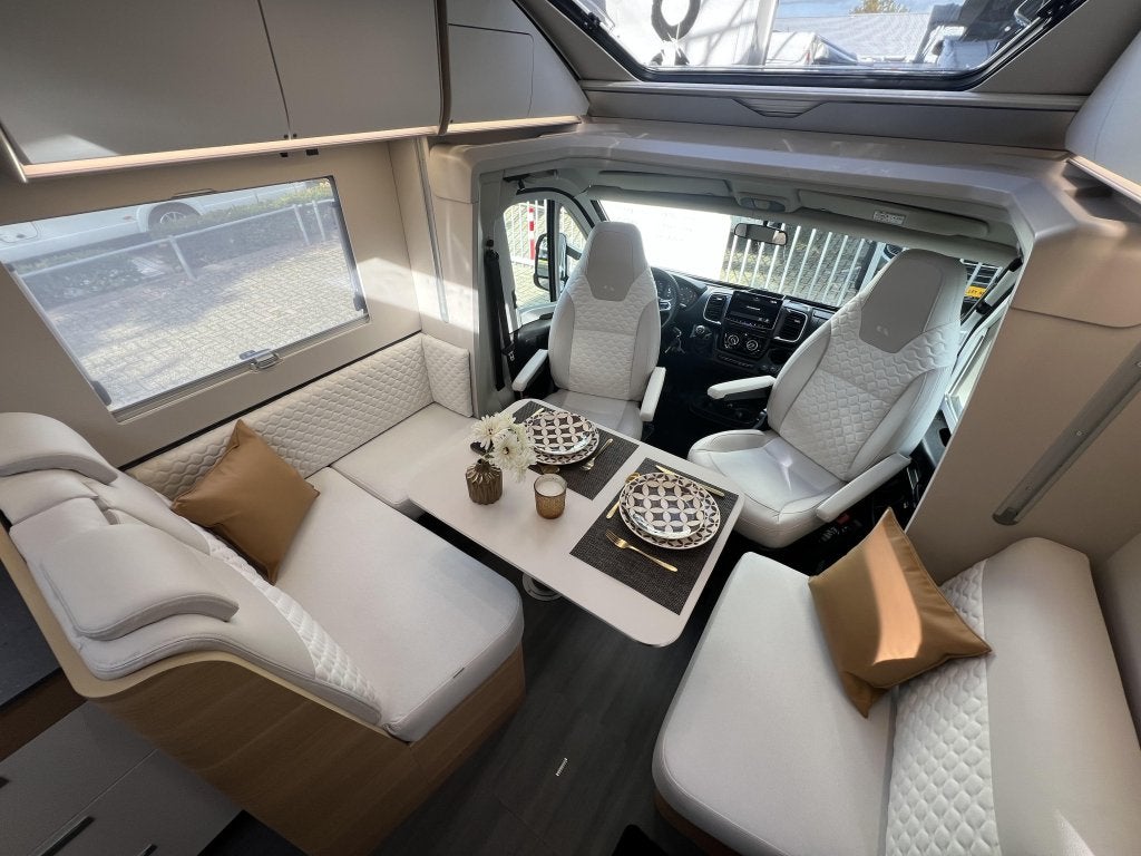 Adria Matrix 670SL ENKELE BEDDEN+HEFBED ZONNEPANEEL 4.805KM!, Caravans en Kamperen, Fiat, 7 tot 8 meter, Bedrijf, Adria