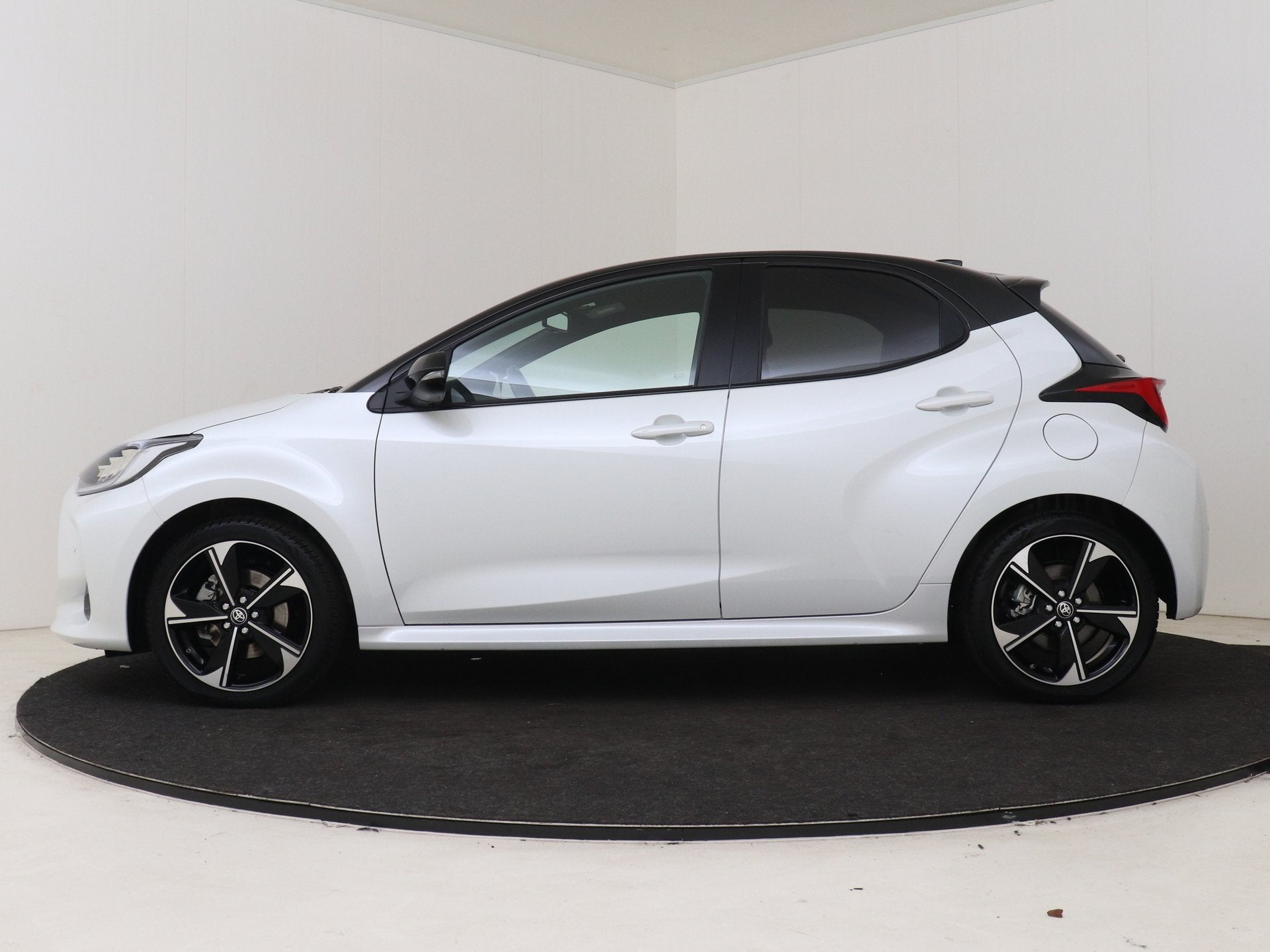 Toyota Yaris 1.5 Hybrid 130 Launch Edition | Dealer onderhou, 12 maanden, 450 kg, Gebruikt, 1125 kg
