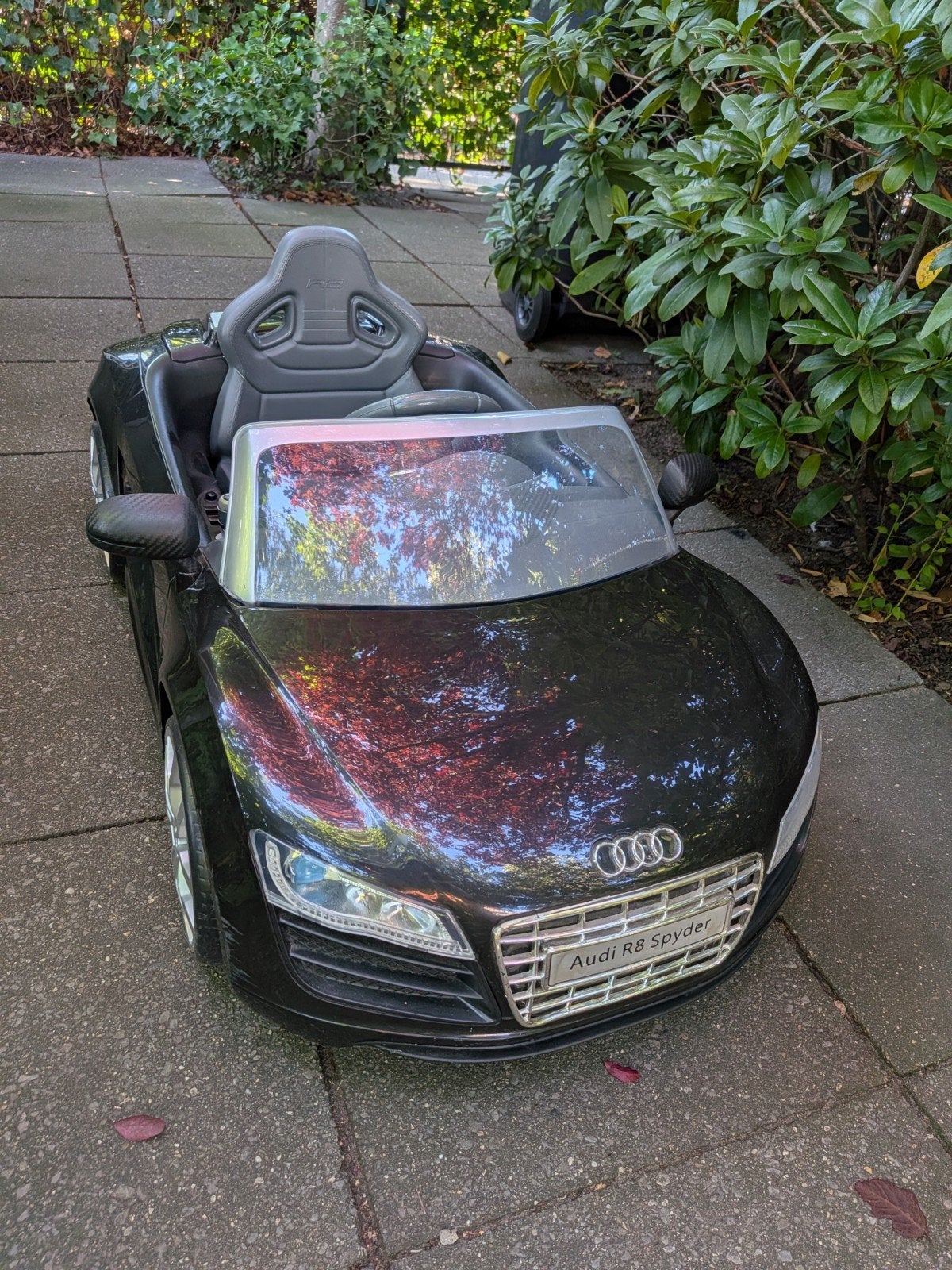 Elektrische kinderauto Audi R8 Spyder, Kinderen en Baby's, Speelgoed | Buiten | Voertuigen en Loopfietsen, Ophalen, Gebruikt, Overige typen