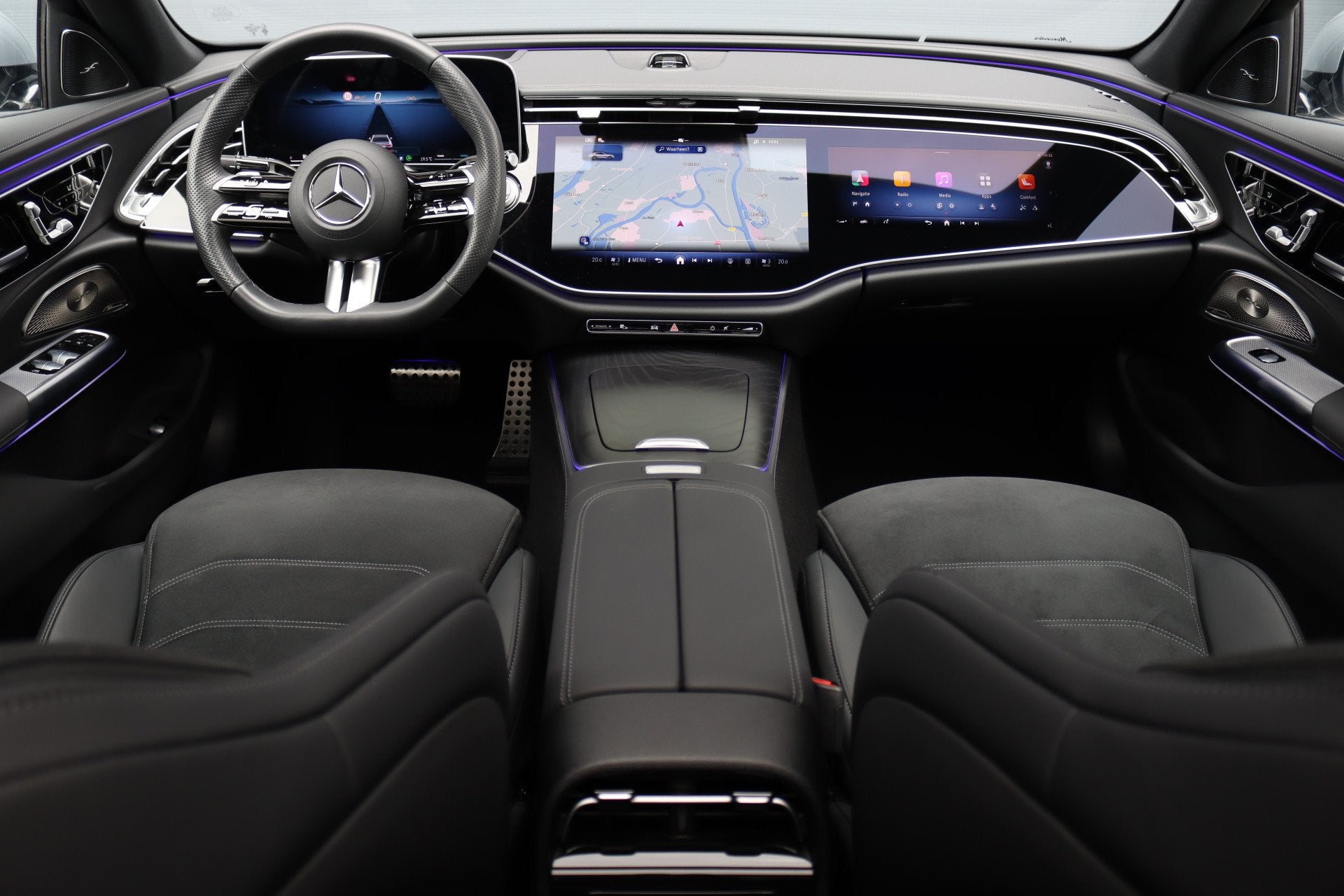 Mercedes-Benz E-Klasse 220 d AMG Line | Hyperscreen | Distro, Achterwielaandrijving, Gebruikt, 4 cilinders, Origineel Nederlands