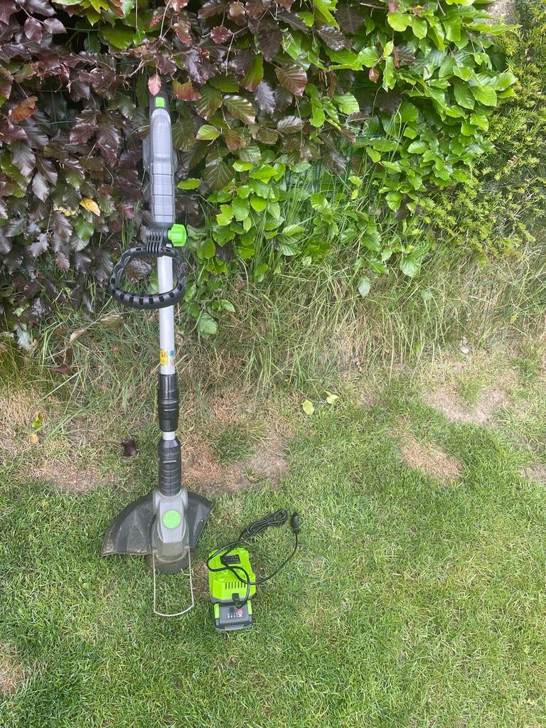 Elektrische grastrimmer met accu en oplader, Tuin en Terras, Ophalen of Verzenden, Zo goed als nieuw, Accu
