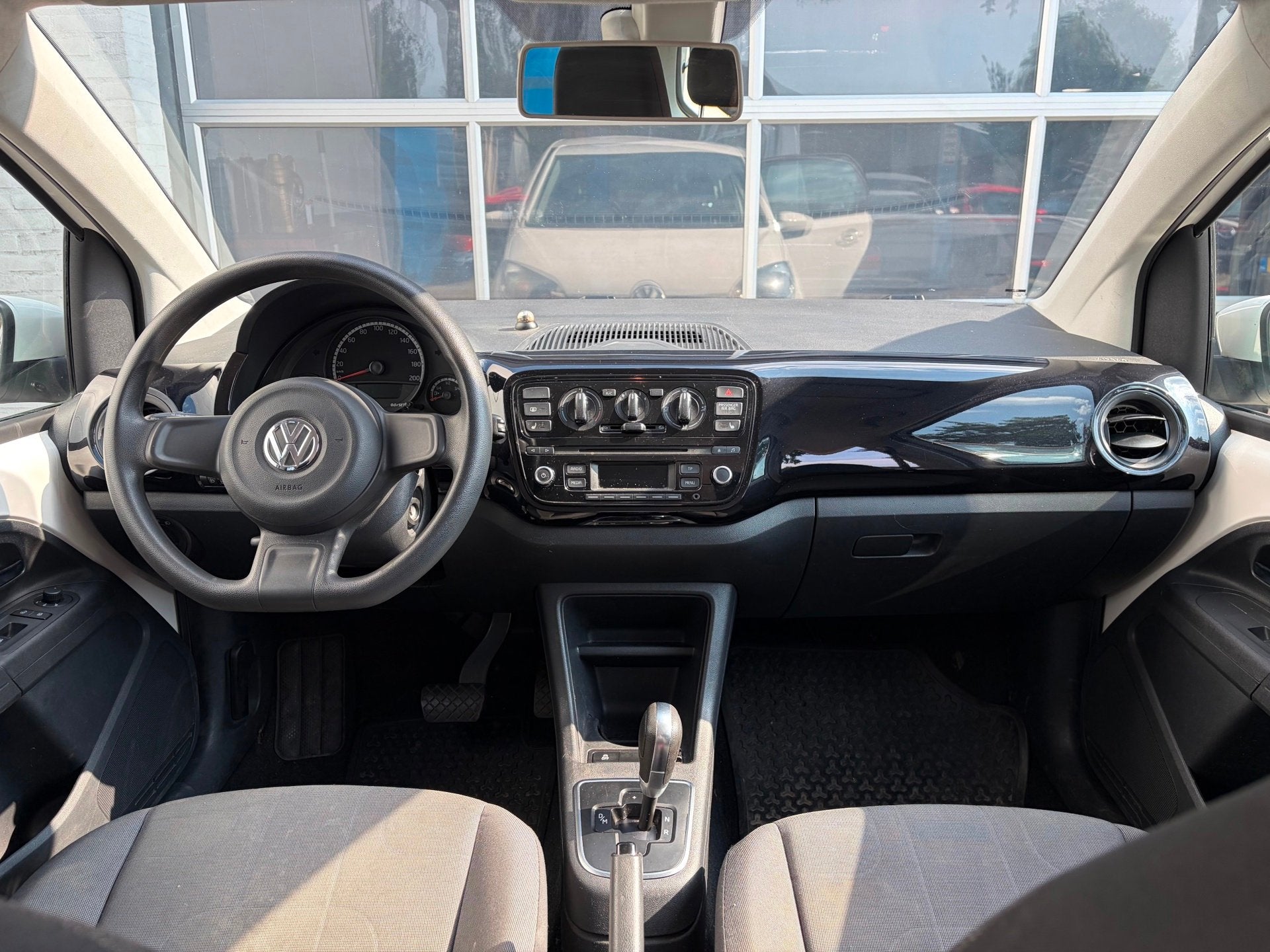 Foto 12 van Volkswagen Up! 1.0 high up! automaat airco/cruise