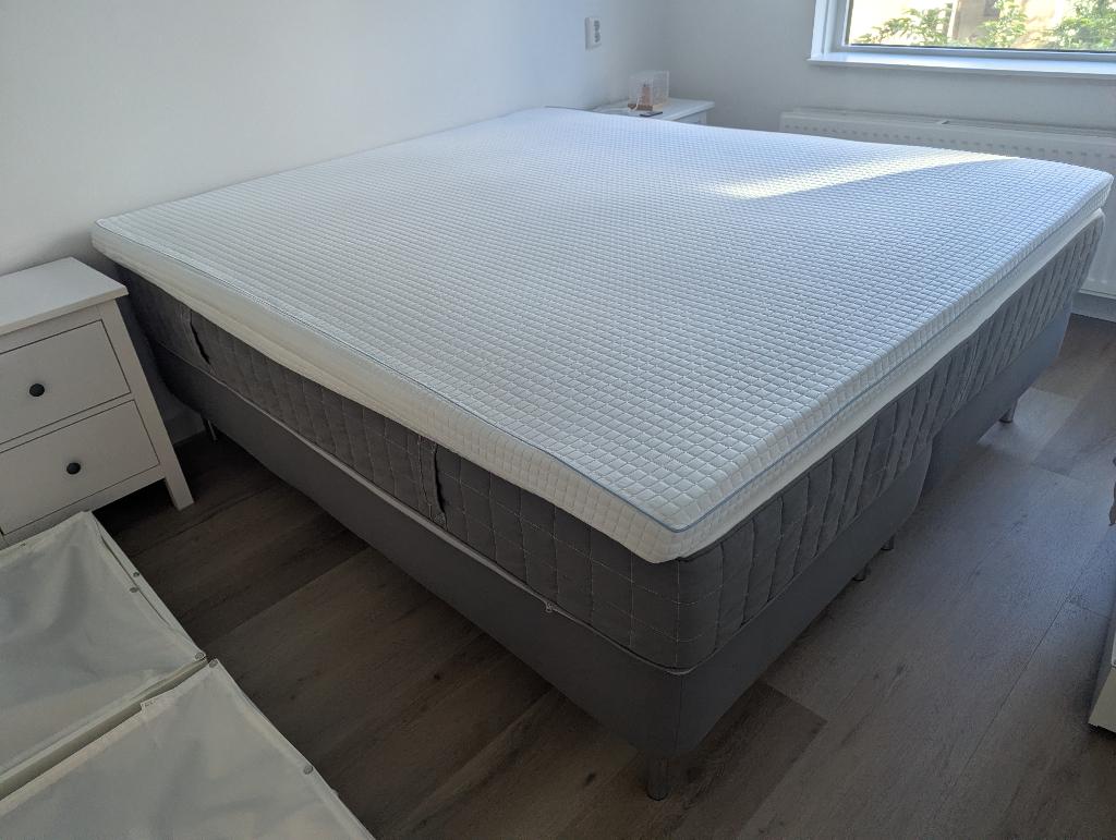 Ikea boxspring Engerdal 180 breed met matras en topper, Huis en Inrichting, Slaapkamer | Boxsprings, Zo goed als nieuw, 180 cm