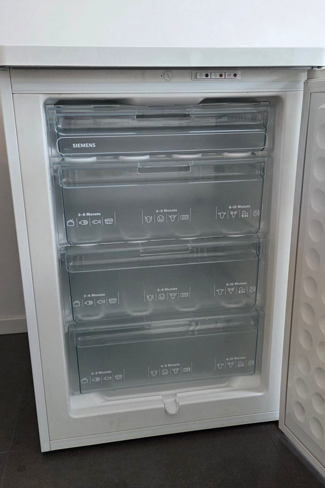 Siemens Vriezer in ZÉÉR GOEDE Staat - 60x63x85 cm, Witgoed en Apparatuur, Koelkasten en IJskasten, 100 tot 150 liter, Met aparte vriezer