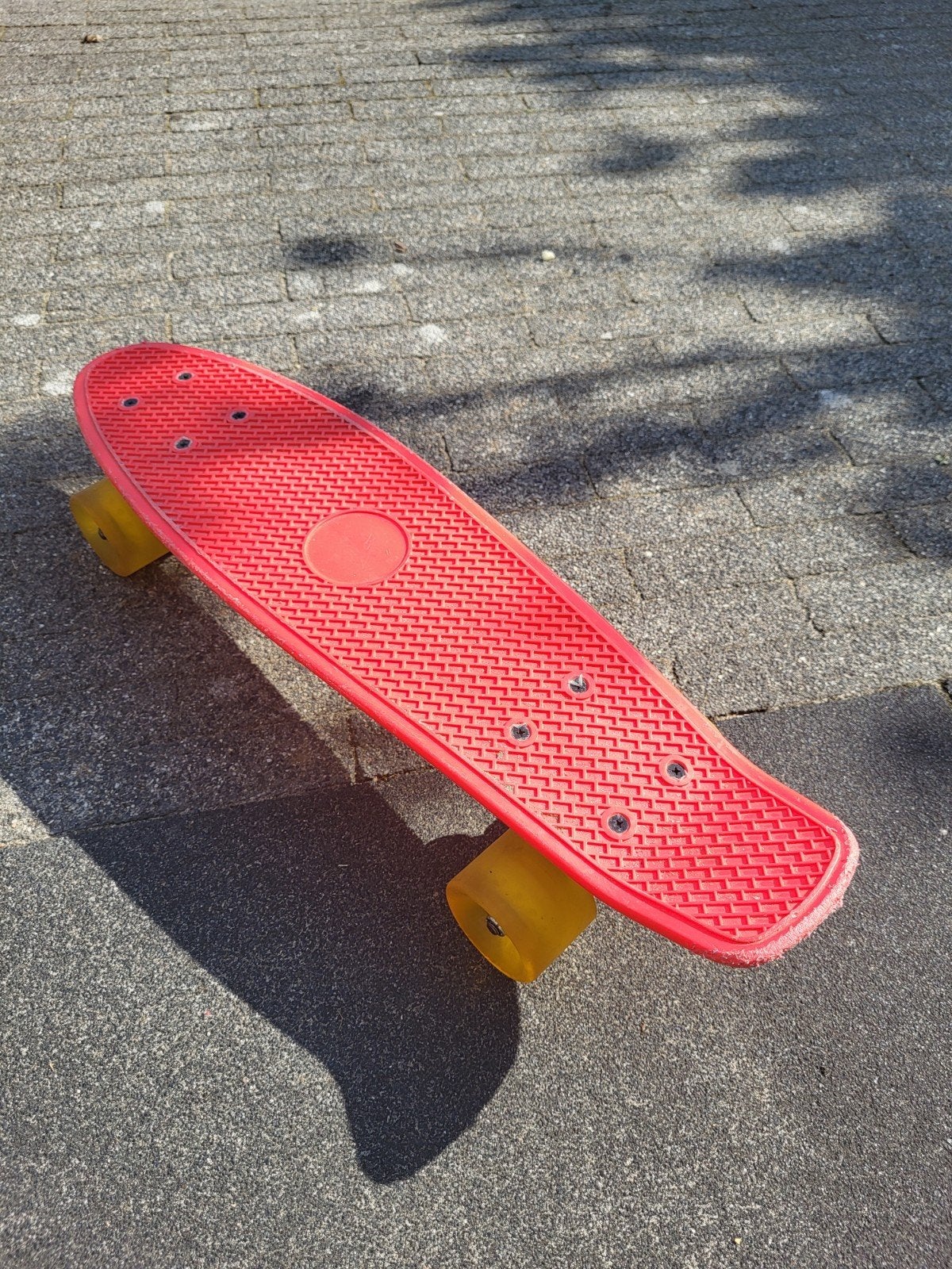 Mini Skateboard ToyChamp rood met gele wielen, Ophalen, Gebruikt