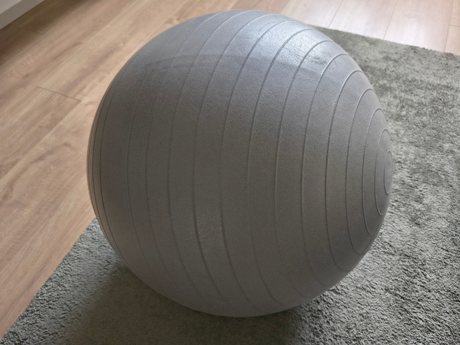 Grote maat yoga bal grijs 75 cm, Sport en Fitness, Fitnessmaterialen, Ophalen, Zo goed als nieuw, Benen, Fitnessbal