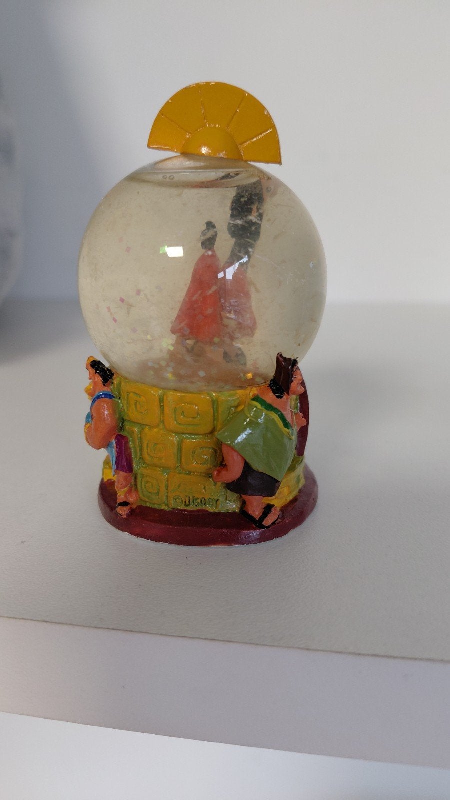 Disney Snowglobe Keizer Kusco, Verzamelen, Ophalen of Verzenden, Zo goed als nieuw, Beeldje of Figuurtje