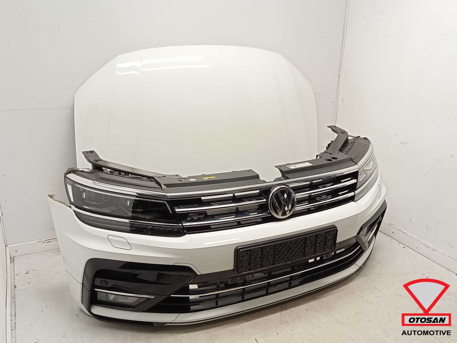 VW Tiguan 5NA R-Line Voorkop Compleet Verschillende Kleuren, Auto-onderdelen, Gebruikt, Volkswagen, Volkswagen AG, Berliner Ring 2
38440  Wolfsburg, DE