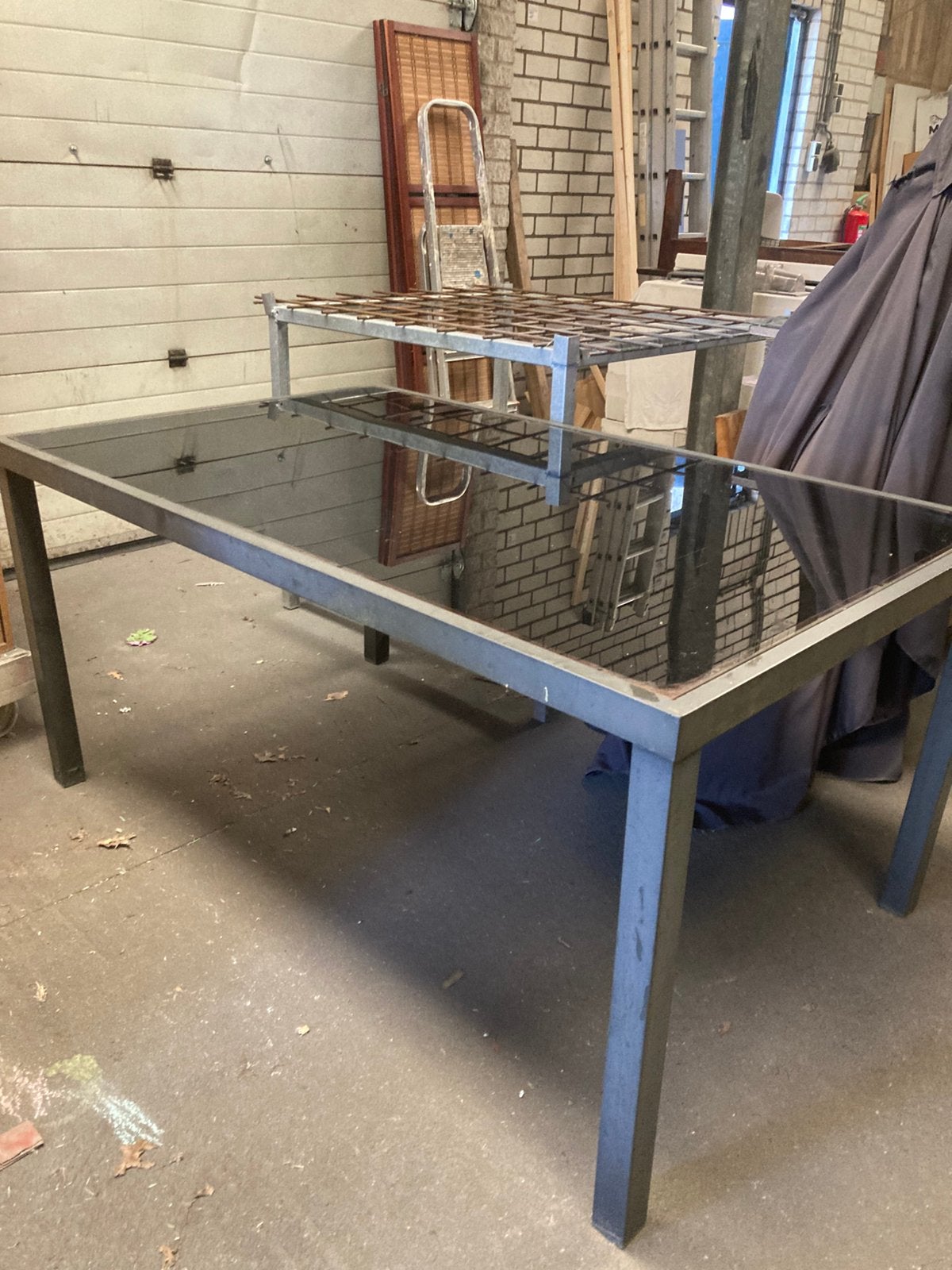 Nog nette tafel met zwart glazen blad, Tuin en Terras, Ophalen, Gebruikt, Rechthoekig, Aluminium