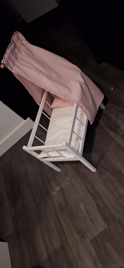 Poppenbedje met hemeltje - Wit met roze ruit, Kinderen en Baby's, Speelgoed | Poppen, Ophalen, Gebruikt, Overige typen