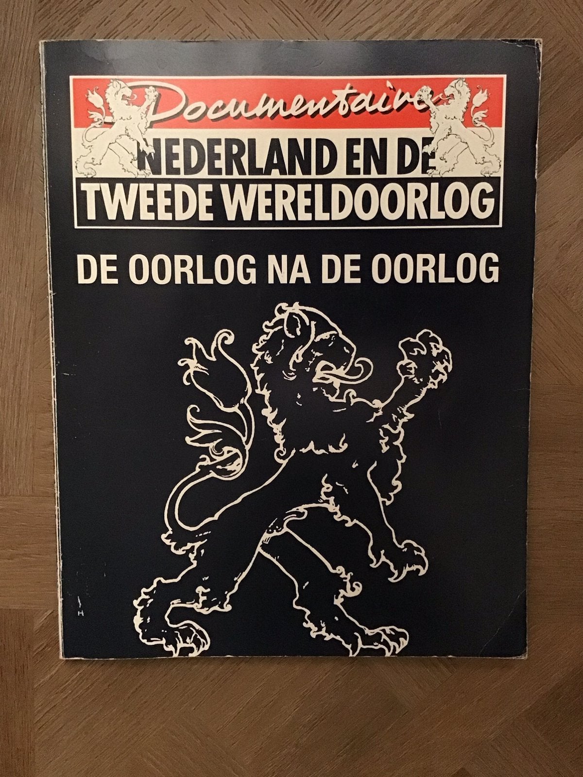 Documentaire Nederland en de tweede wereldoorlog,waanders, Ophalen of Verzenden, Gelezen