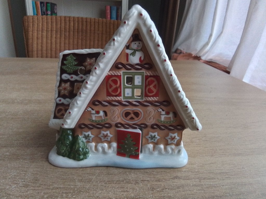 Villeroy & Boch Peperkoek huis met muziekdoos, Diversen, Kerst, Ophalen of Verzenden, Zo goed als nieuw