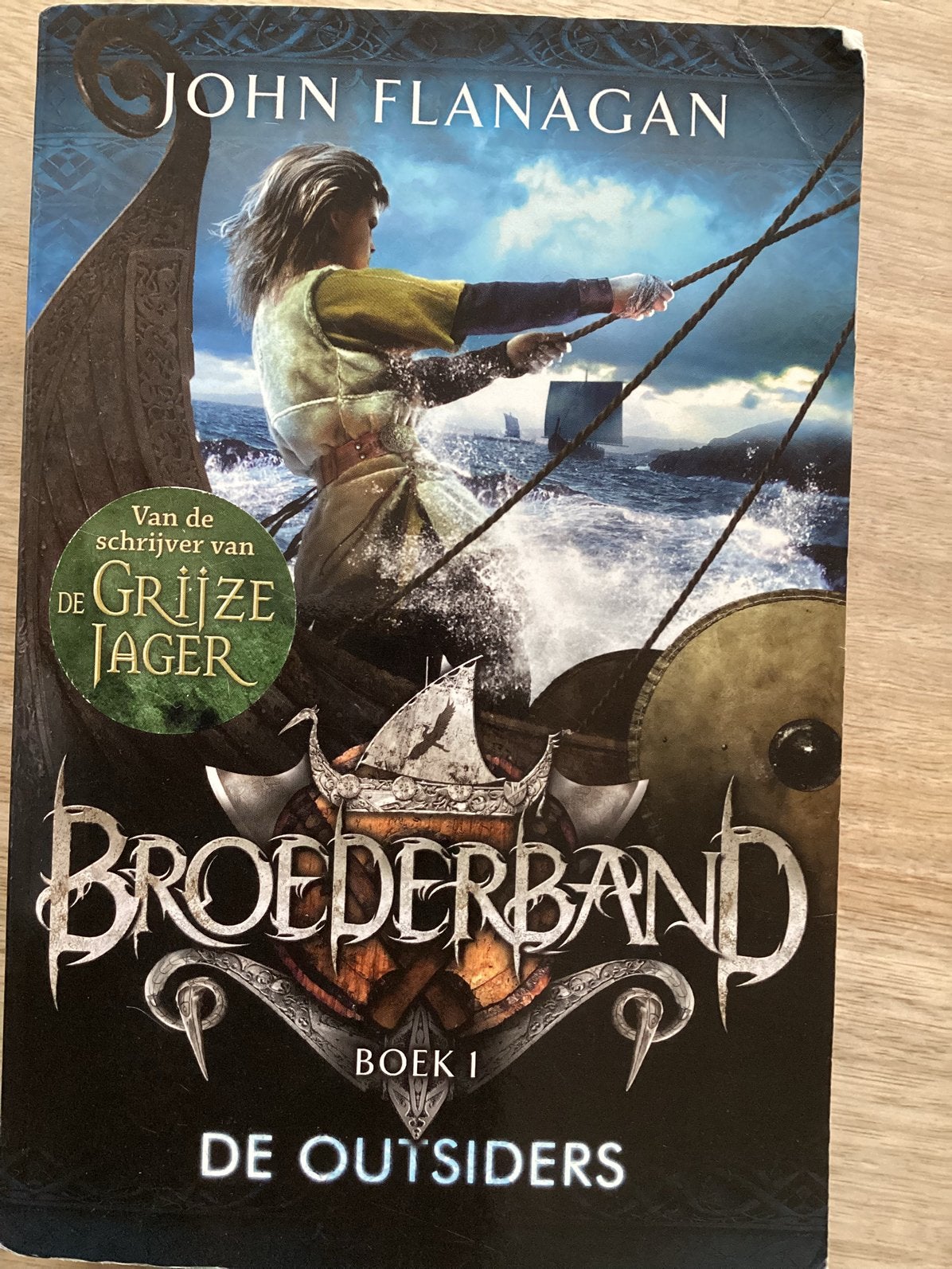 Broederband De outsiders - John Flanagan (Nederlands), Boeken, Ophalen of Verzenden, Gelezen