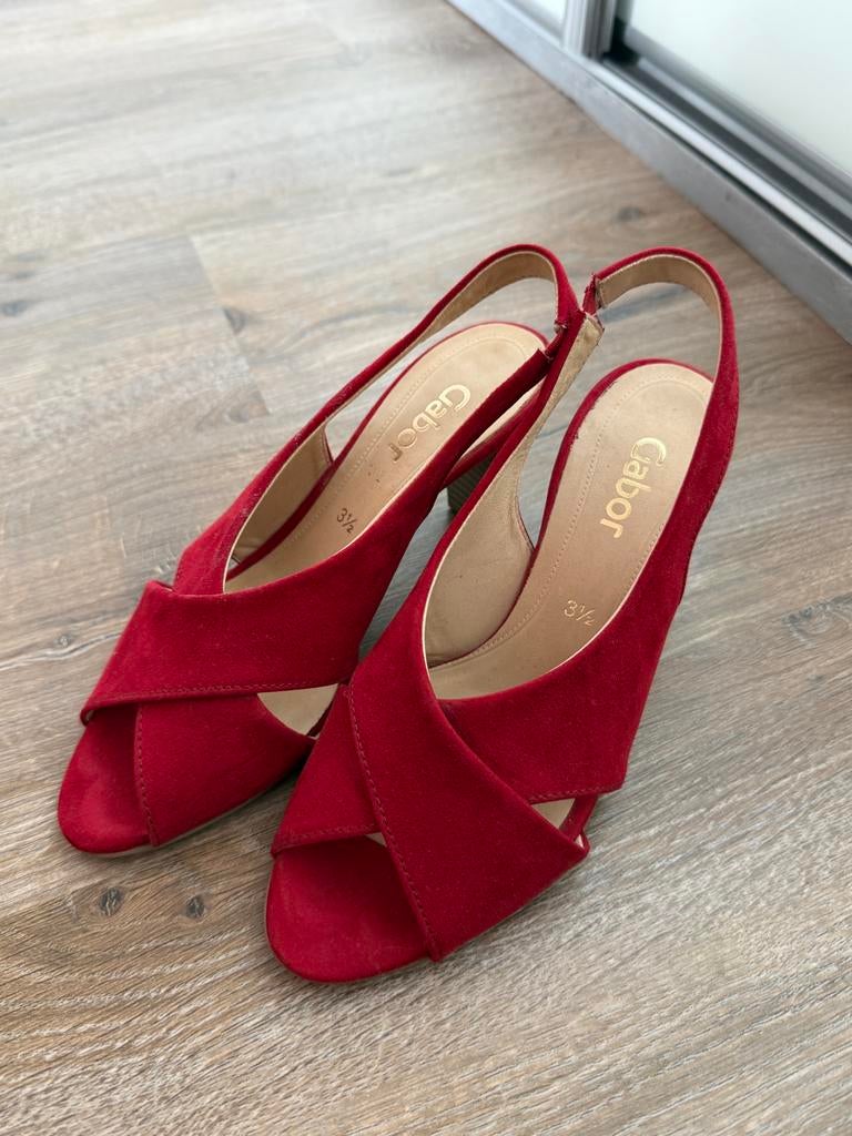 Gabor rode suède sandalen met hak - Maat 36, Kleding | Dames, Schoenen, Ophalen, Zo goed als nieuw, Rood, Sandalen of Muiltjes