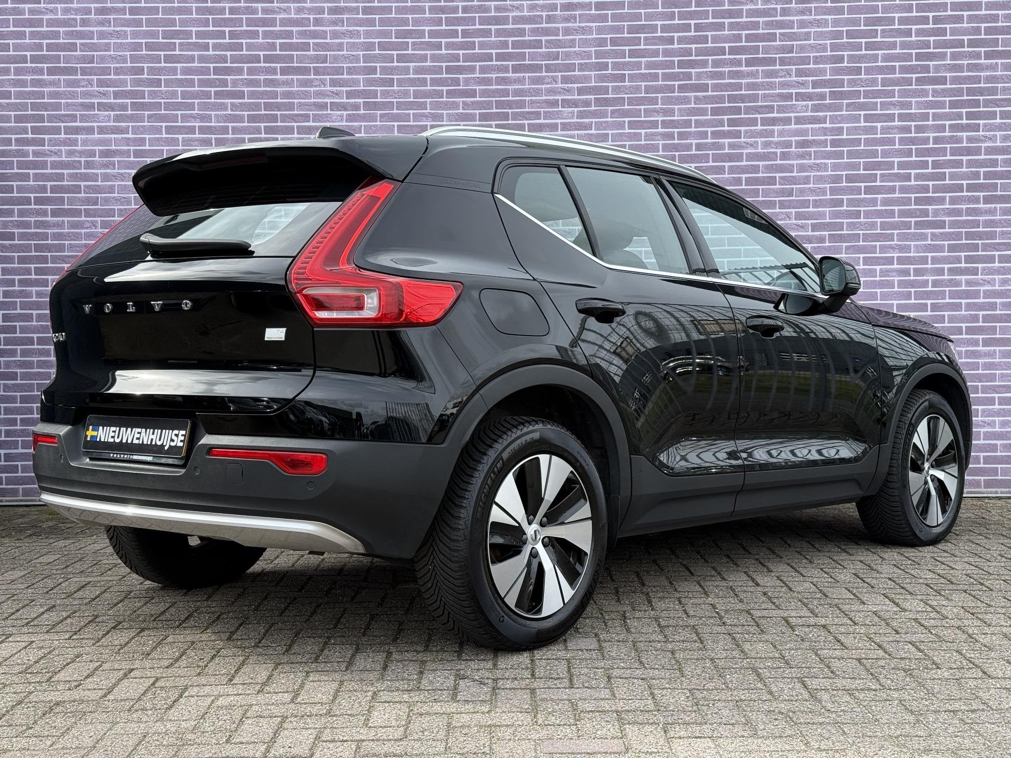 Volvo XC40 1.5 T4 Plug-in hybrid Core Bright | Facelift | Na, Stof, Euro 6, 1712 kg, Zwart