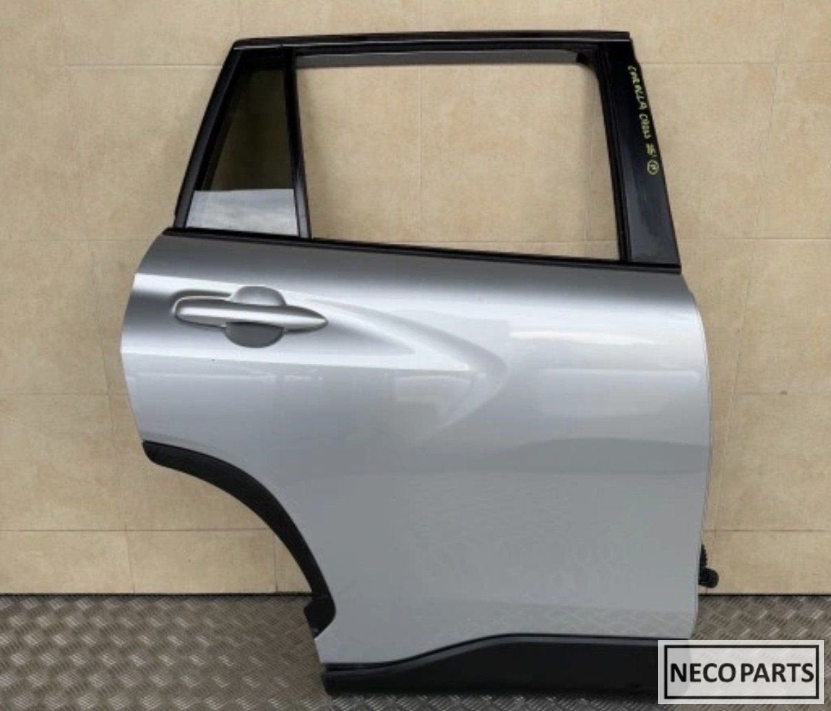 TOYOTA COROLLA CROSS PORTIER DEUR ACHTER RECHTS ORIGINEEL, Gebruikt, -, Ophalen of Verzenden, Toyota