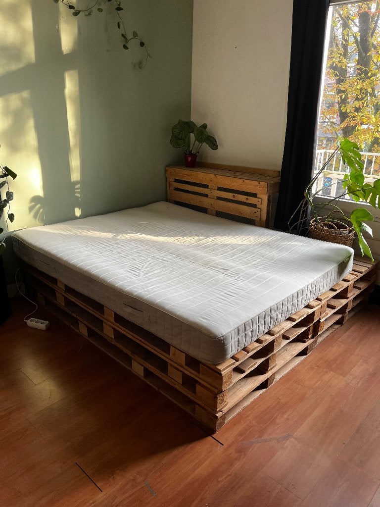 Pallet Bed met Nachtkastje, Ophalen, Bruin, Tweepersoons, Zo goed als nieuw