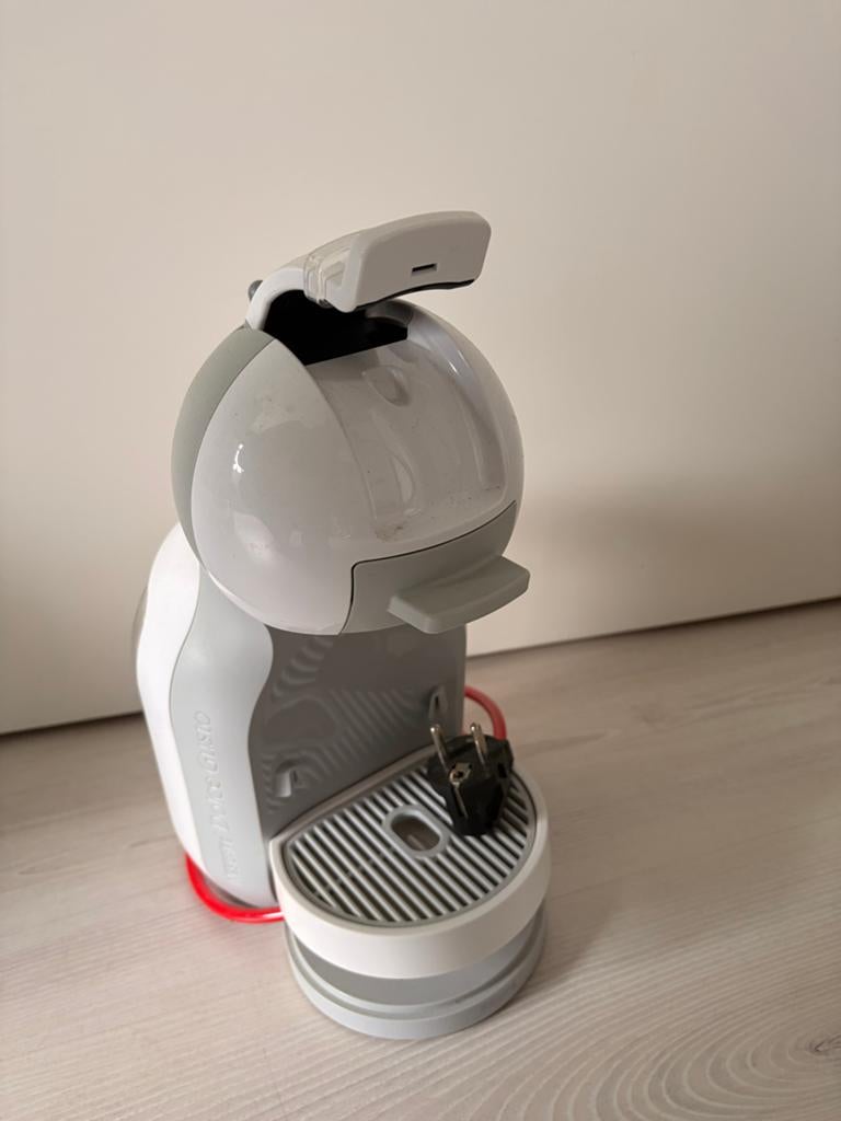Nescafé Dolce Gusto koffiezetapparaat, Witgoed en Apparatuur, Koffiezetapparaten, Ophalen, Koffiemachine, Zo goed als nieuw, 1 kopje