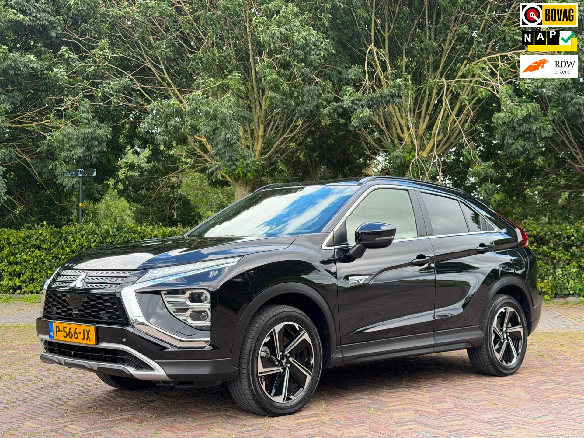Mitsubishi Eclipse Cross 2.4 PHEV Intense+, Trekhaak, CarPla, Auto's, Automaat, 188 pk, 4 cilinders, Leder en Stof