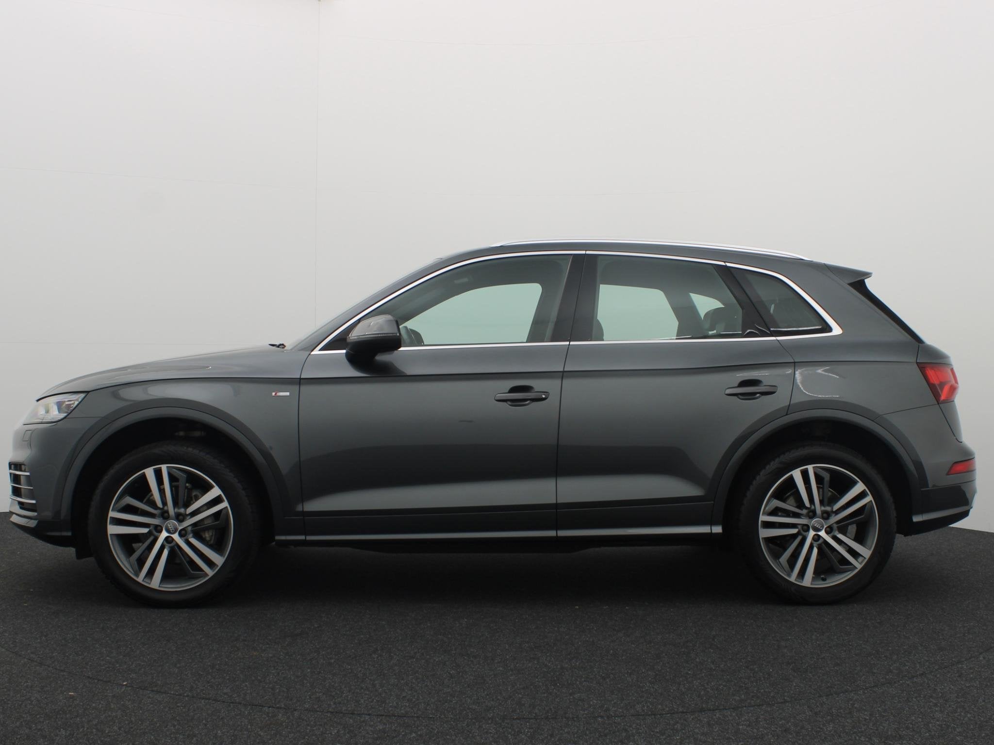 Audi Q5 2.0 TFSI quattro Launch Edition S-LINE / FULL LED /, Auto's, Automaat, Gebruikt, 4 cilinders, Leder en Stof
