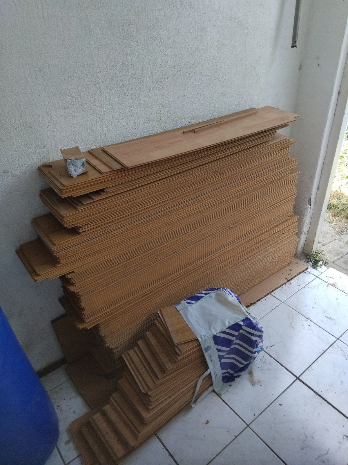 Gebruikte laminaatvloer - Houtkleurige planken Te koop lamin, Doe-het-zelf en Verbouw, Vloerdelen en Plavuizen, Gebruikt, 50 tot 150 cm