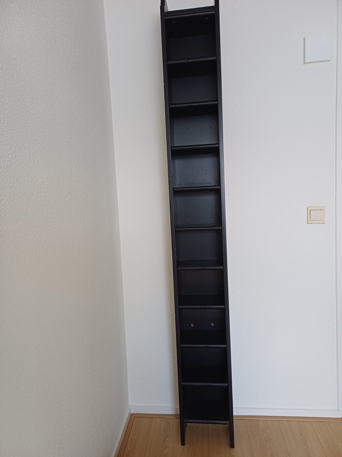 Zwarte hoge kast, 2 meter hoog, gratis ophalen Dronten Zuid, Huis en Inrichting, Ophalen, Gebruikt, Met plank(en), 200 cm of meer