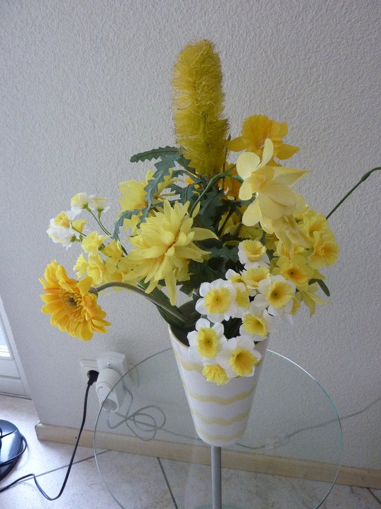kunstbloemboeket met 22 bloemen in gratis vaas, Binnen, Zijde, Ophalen of Verzenden, Zo goed als nieuw