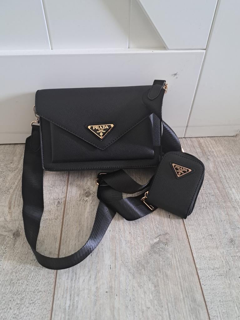 Prada tas nieuw met klein tasje aan hengsel, Sieraden, Tassen en Uiterlijk, Tassen | Damestassen, Ophalen of Verzenden, Nieuw