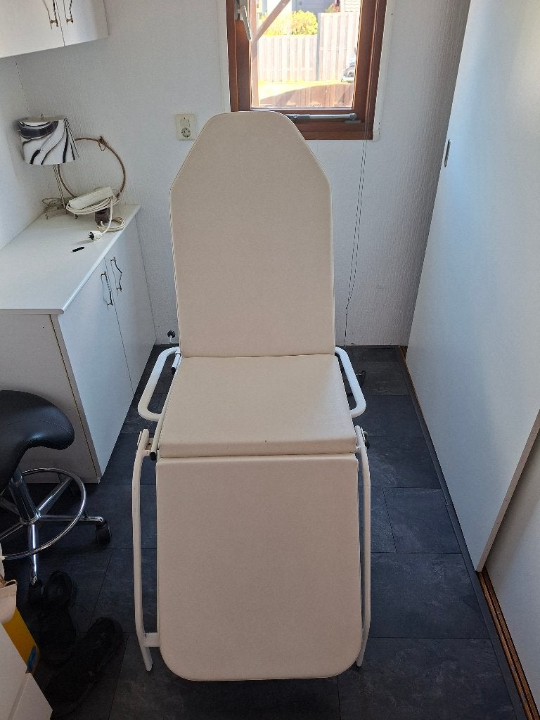 Opklapbare stoel voor schoonheidsspecialiste, Ophalen, Gebruikt, Lichaamsverzorging