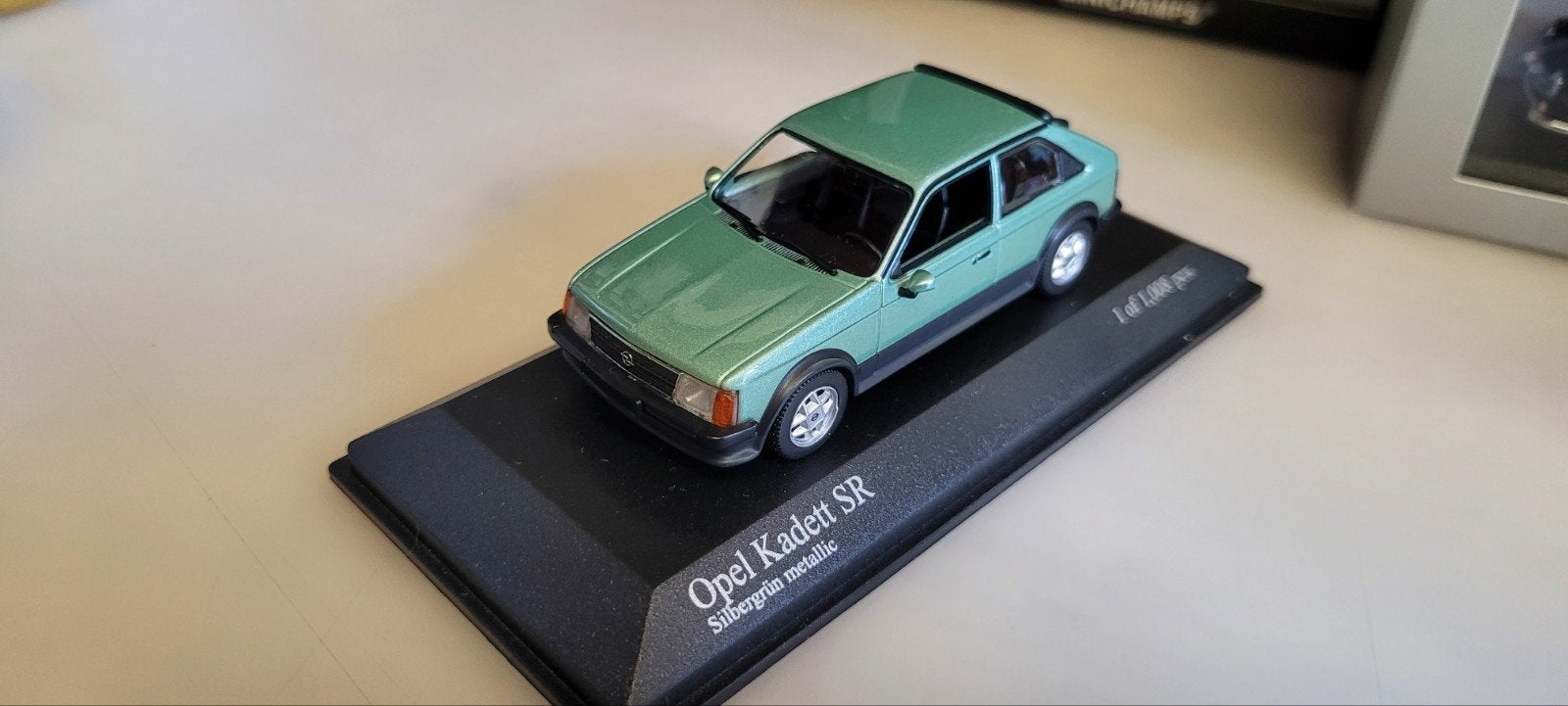 Minichamps 1979 Opel Kadett SR groen metallic, Hobby en Vrije tijd, Ophalen of Verzenden, Nieuw, Auto, MiniChamps