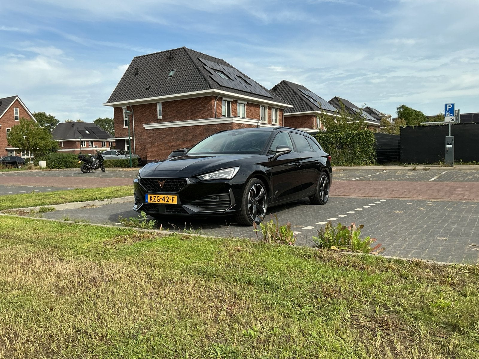 Cupra Leon 1.4 plug in hybrid 204pk Dsg-6 2024 Zwart 35dkm, Auto's, Dealer onderhouden, 4 cilinders, 1589 kg, Leon