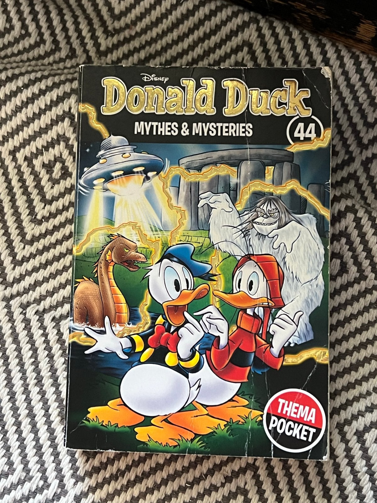 Donald Duck Themapocket 44: Mythes & Mysteries, Eén stripboek, Ophalen of Verzenden, Gelezen