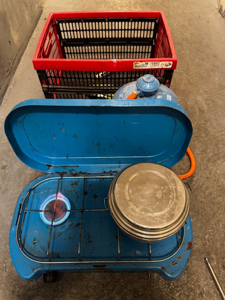 camping gasfornuis met gasfles en pannenset, Ophalen, Gebruikt