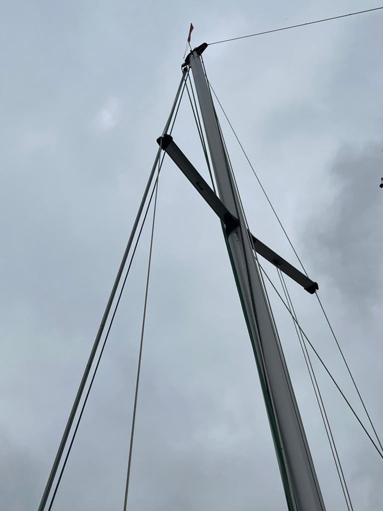 Aluminium mast en giek voor zeilboot, Ophalen, Zo goed als nieuw