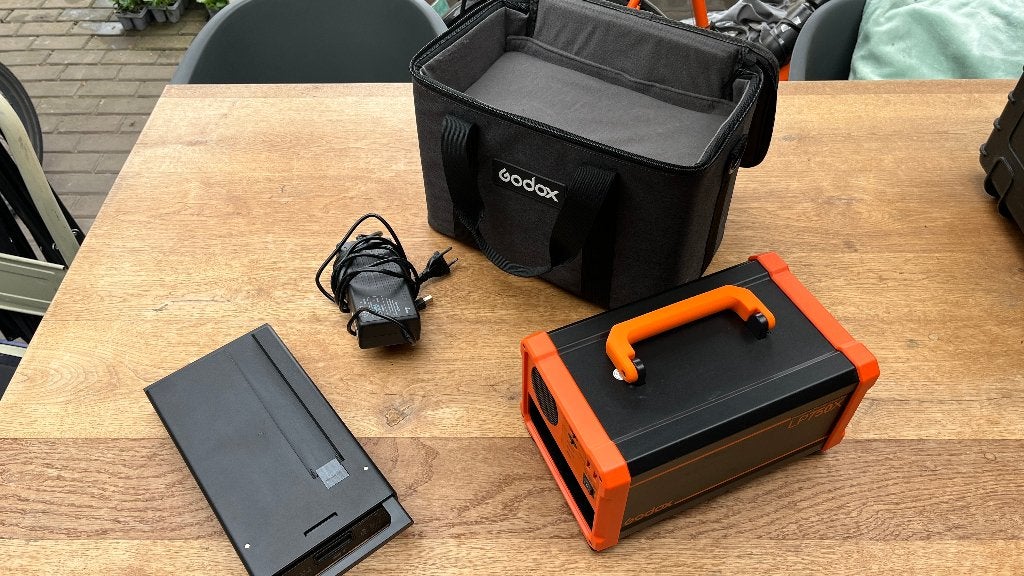 Godox LP750X Portable Power Inverter, Audio, Tv en Foto, Ophalen, Overige typen, Zo goed als nieuw, Draadloos