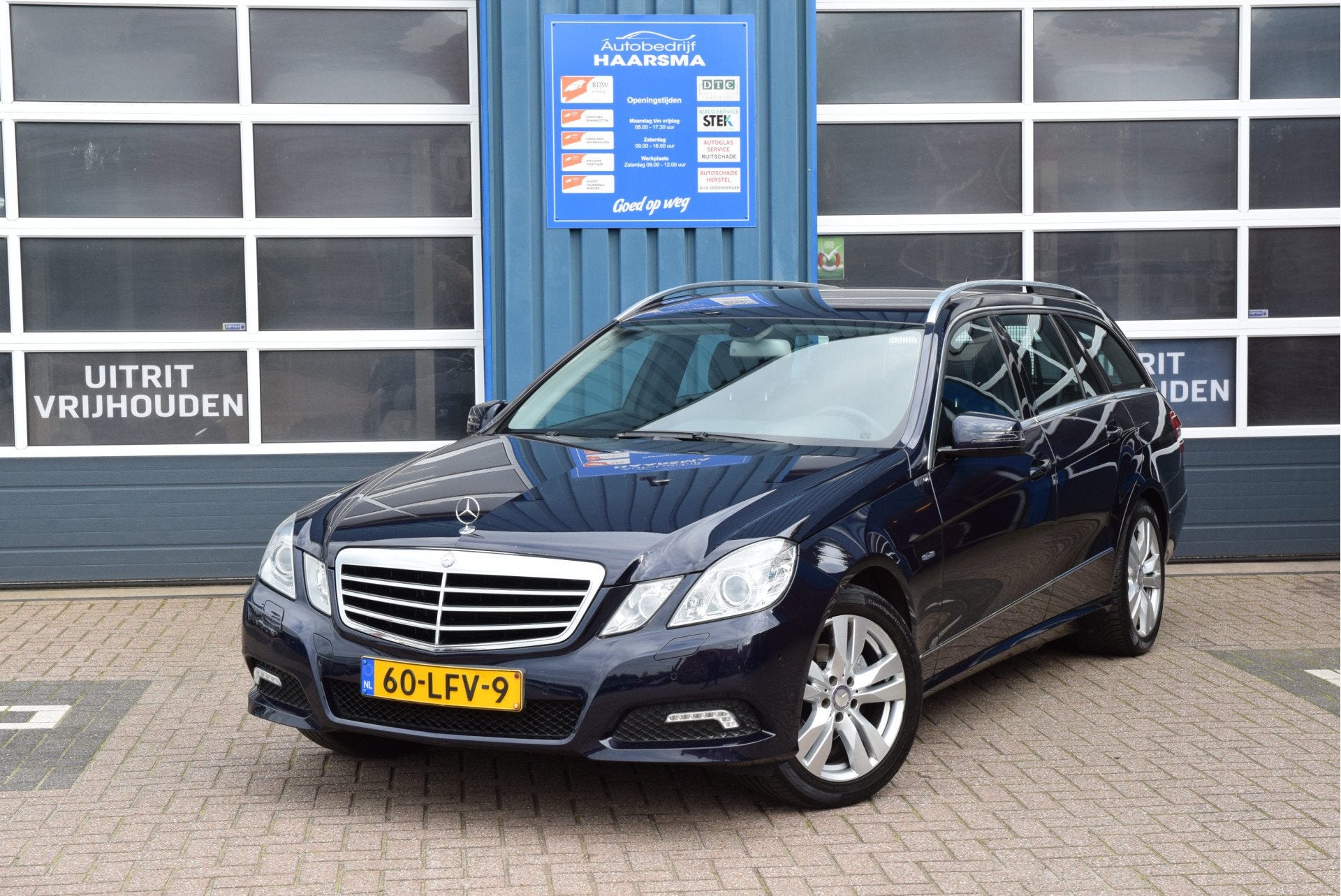 Mercedes-Benz E-Klasse Estate 200 CGI Avantgarde Trekhaak, Auto's, 13 km/l, Achterwielaandrijving, Gebruikt, Zwart