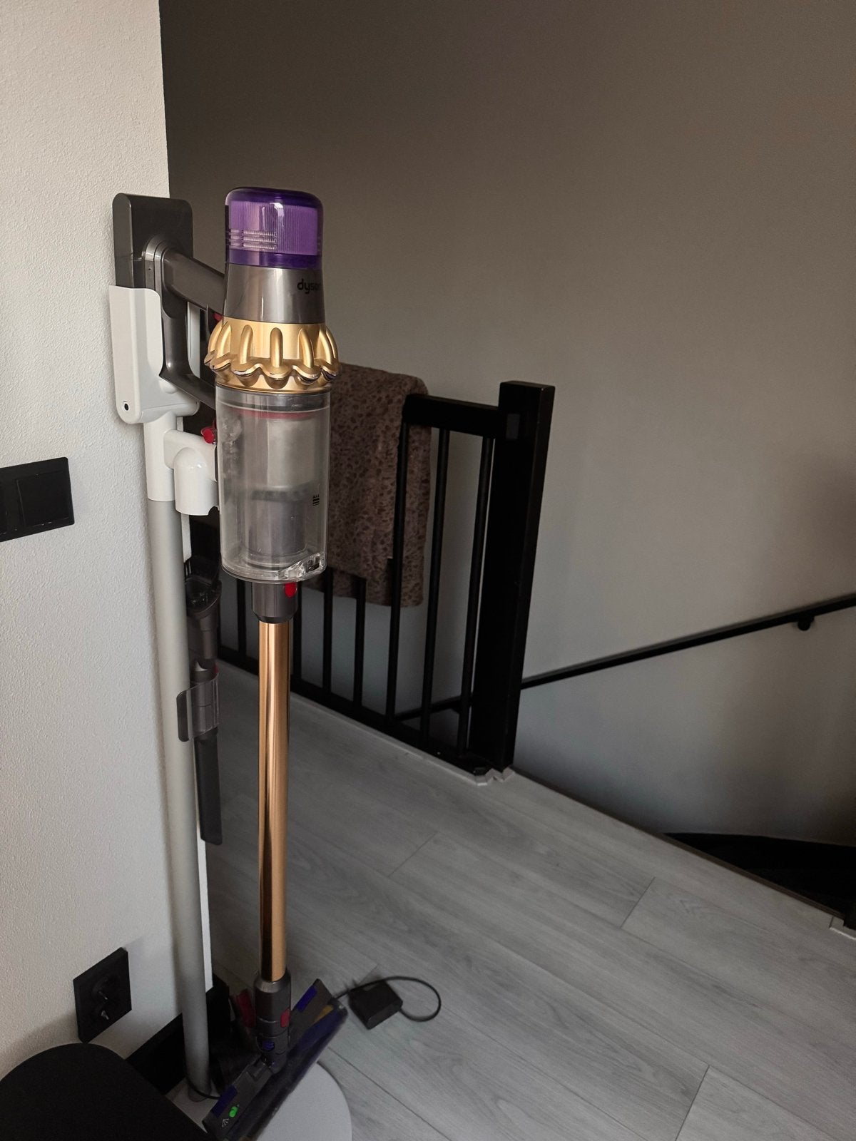Dyson V11 Absolute Extra Pro steelstofzuiger met accessoires, Ophalen, Draadloos, Zo goed als nieuw, Dyson