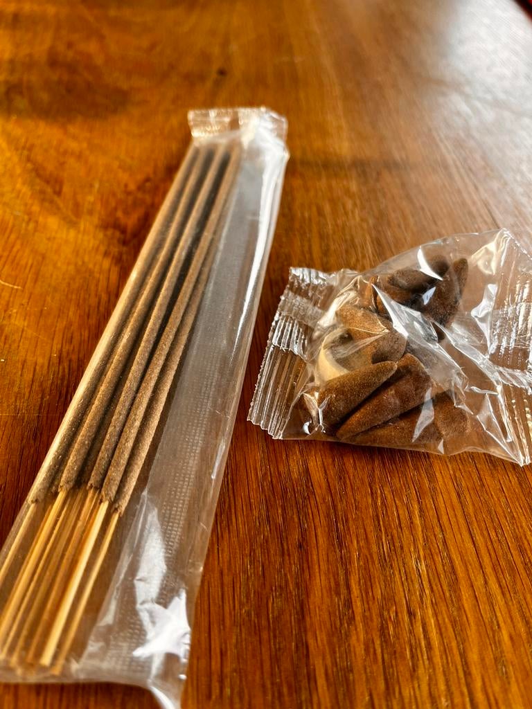 3x Setje wierookstokjes + -kegels (witte salie + sandalwood), Overige materialen, Overige stijlen, Nieuw, Ophalen of Verzenden