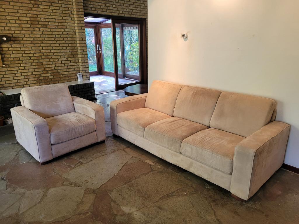Suede bankstel met fauteuil van goede kwaliteit, Ophalen, Gebruikt, Driepersoons, 75 tot 100 cm