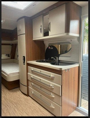 Te koop mooie Hobby Premium 495 UL met mover (2012), Caravans en Kamperen, Caravans, 2 aparte bedden, Rondzit, Hobby, Particulier