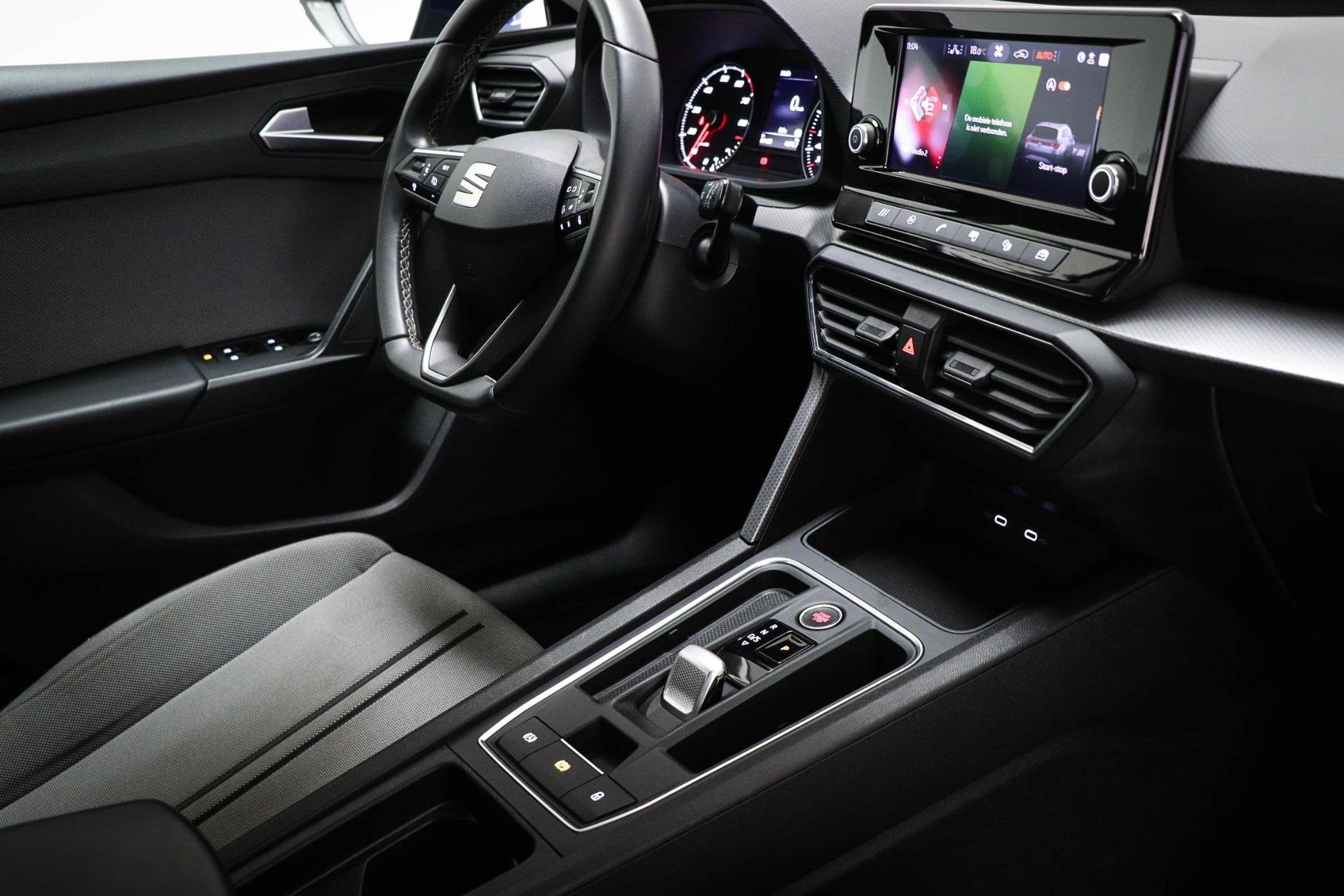 SEAT Leon Sportstourer 1.5 eTSI Style Launch Edition | LED |, Auto's, Stof, 4 cilinders, Geïmporteerd, 1310 kg