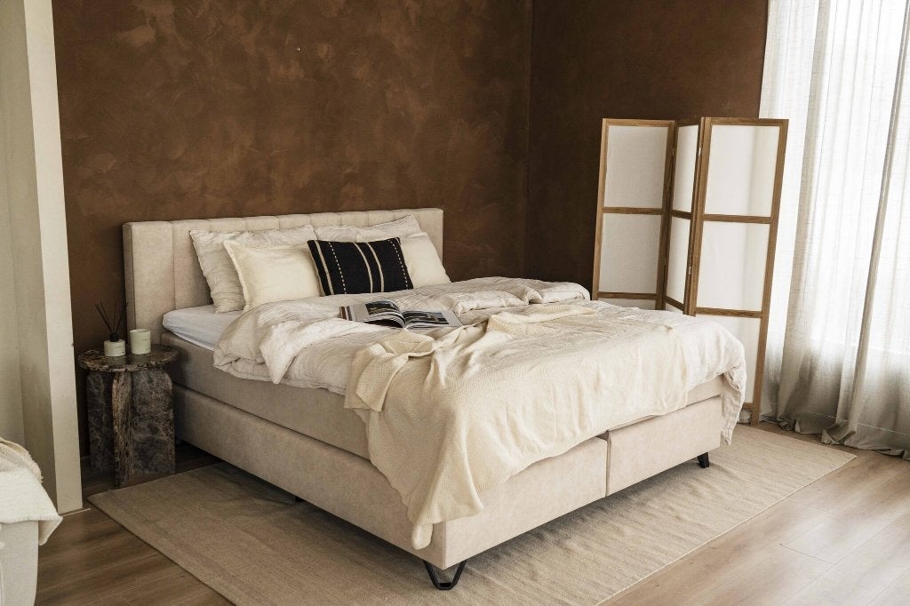 Luxe boxspring 200x200 beige showroommodel, Modern, esthetisch en tijdloos, Beige, Ophalen of Verzenden, Overige maten