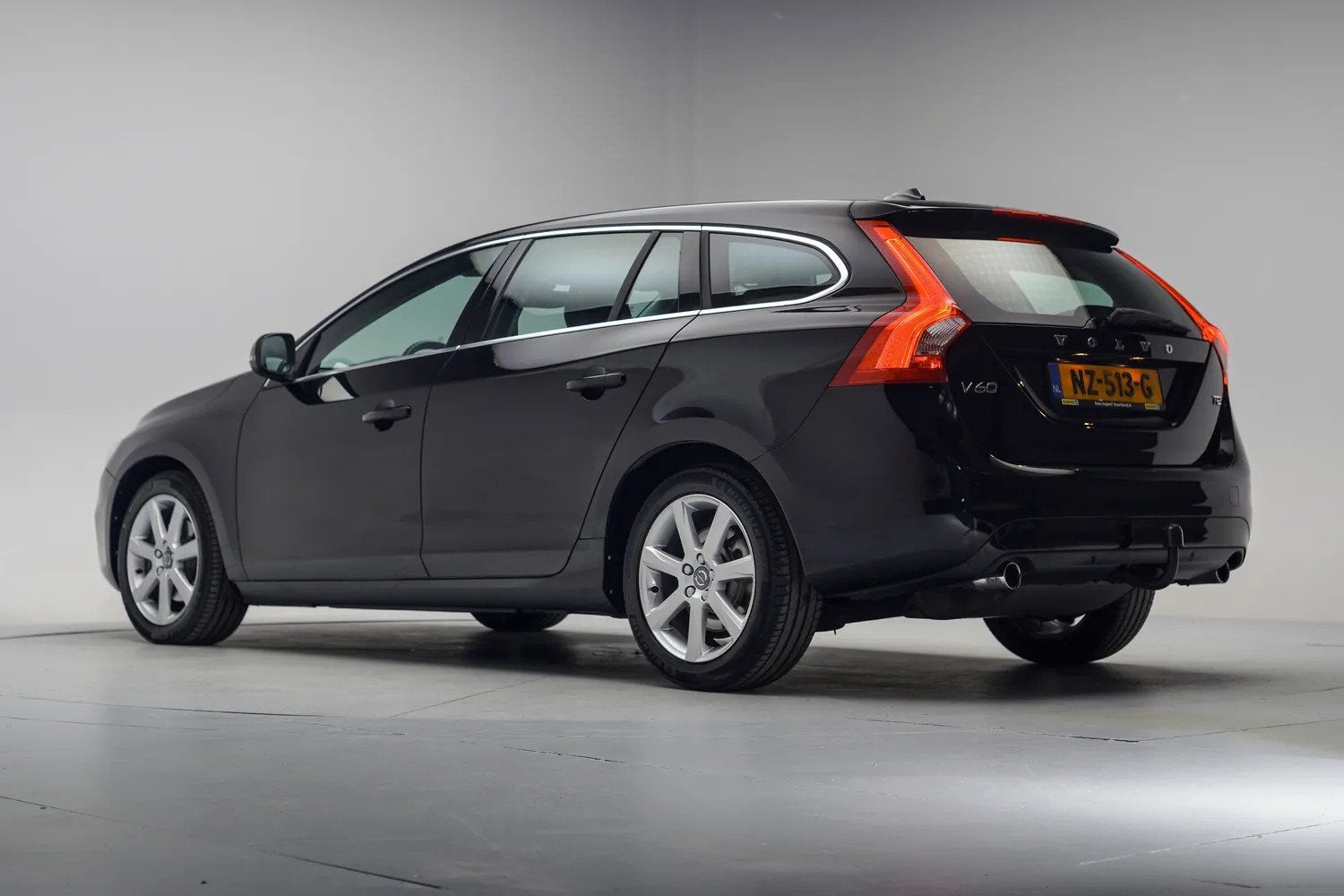 Volvo V60 1.5 T2 Nordic+ Aut. [ Xenon Trekhaak Stoelverwarmi, Auto's, Automaat, 4 cilinders, Automatische klimaatregeling, 84 €/maand