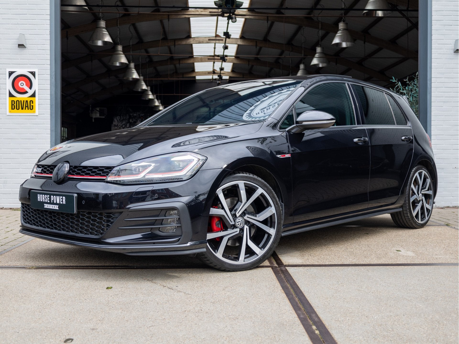 Volkswagen Golf 2.0 TSI GTI Performance *Pano | ACC | Camera, Auto's, Stof, Gebruikt, 4 cilinders, Zwart