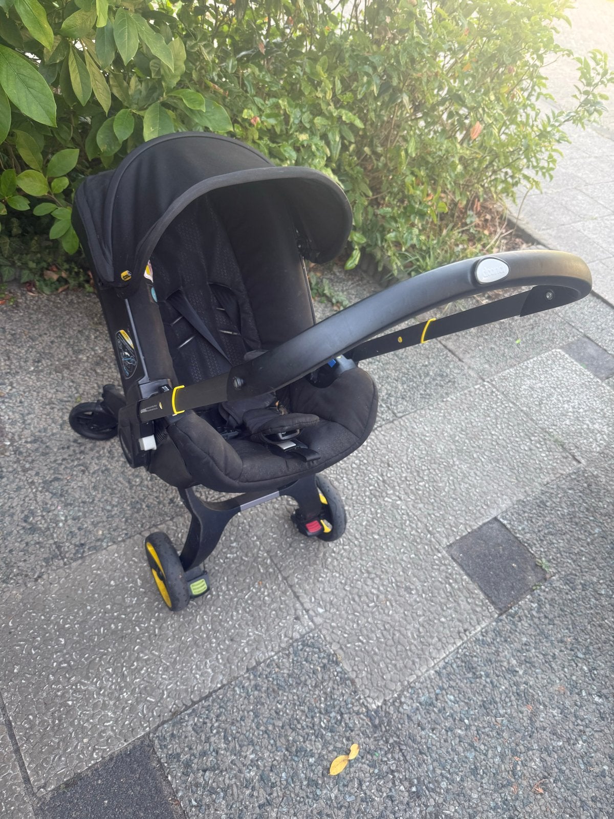 Doona kinderwagen en autostoeltje ineen. en zonnescherm, Kinderen en Baby's, Kinderwagens en Combinaties, Overige merken, Gebruikt