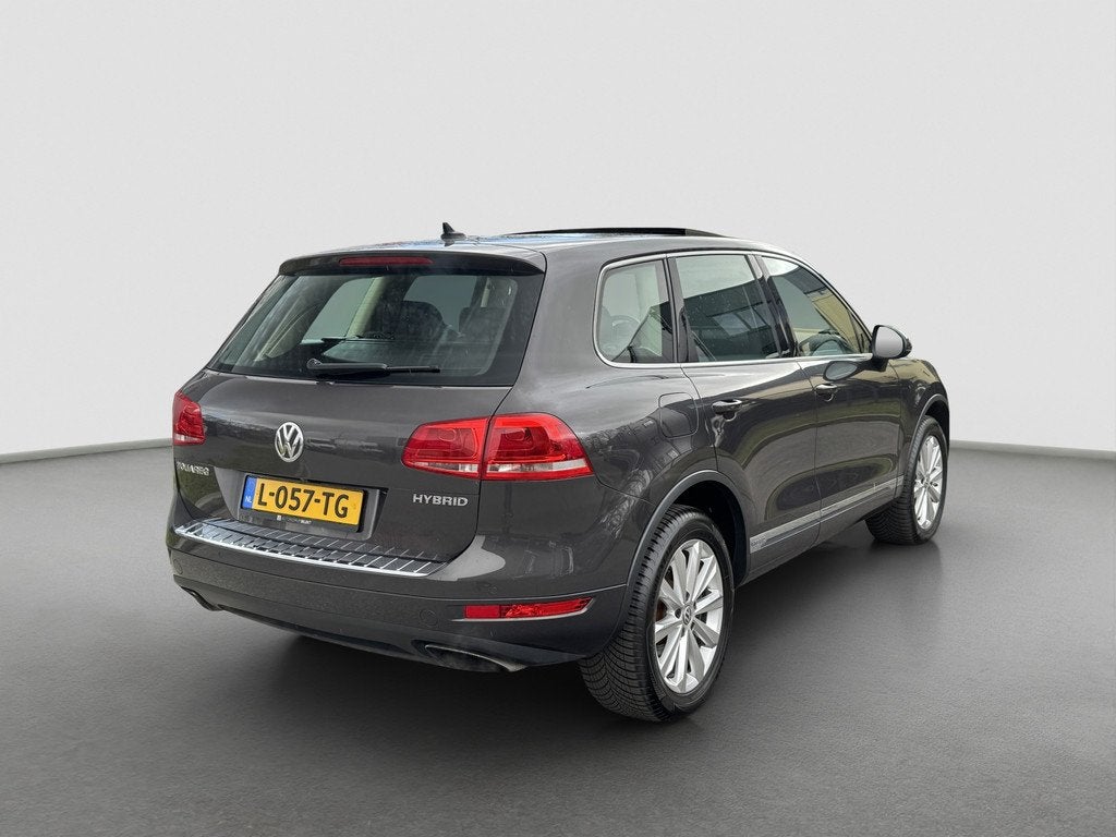 Volkswagen Touareg 3.0 TSI Hybrid | Pano | Trekhaak | Luchtv, Auto's, Volkswagen, Euro 5, Gebruikt, 2995 cc, Open dak