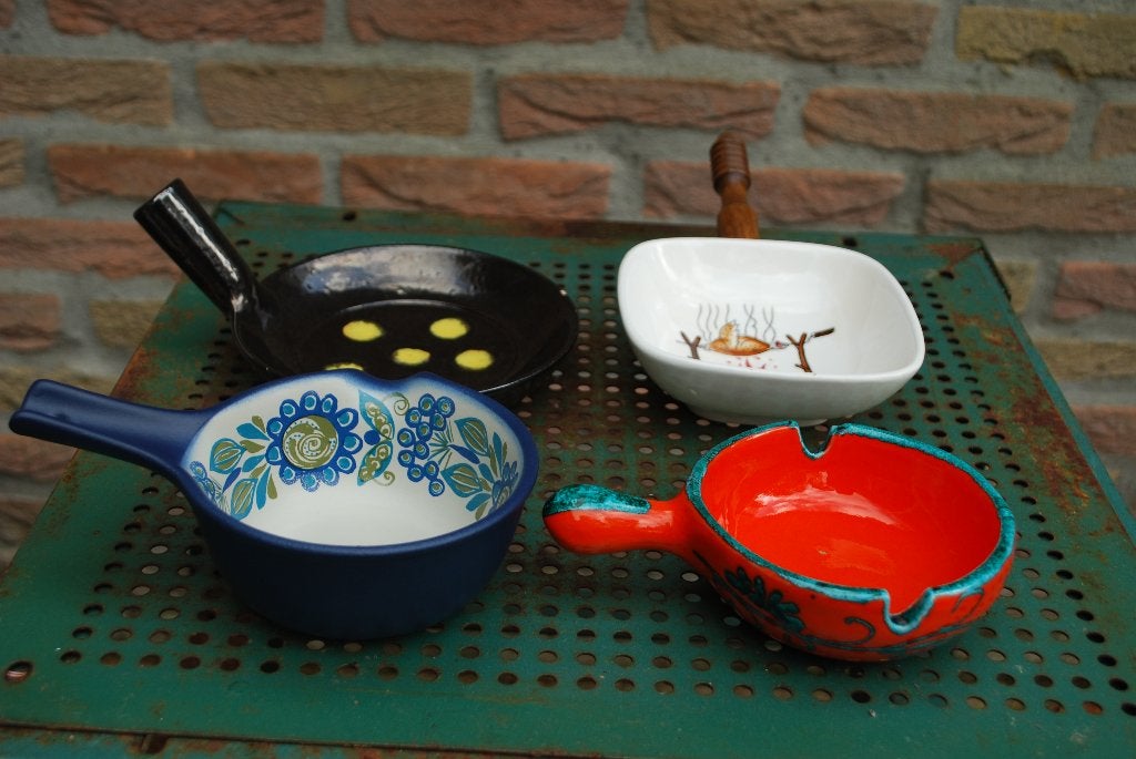 Set van 4 decoratieve schaaltjes met handvat, Antiek en Kunst, Ophalen of Verzenden