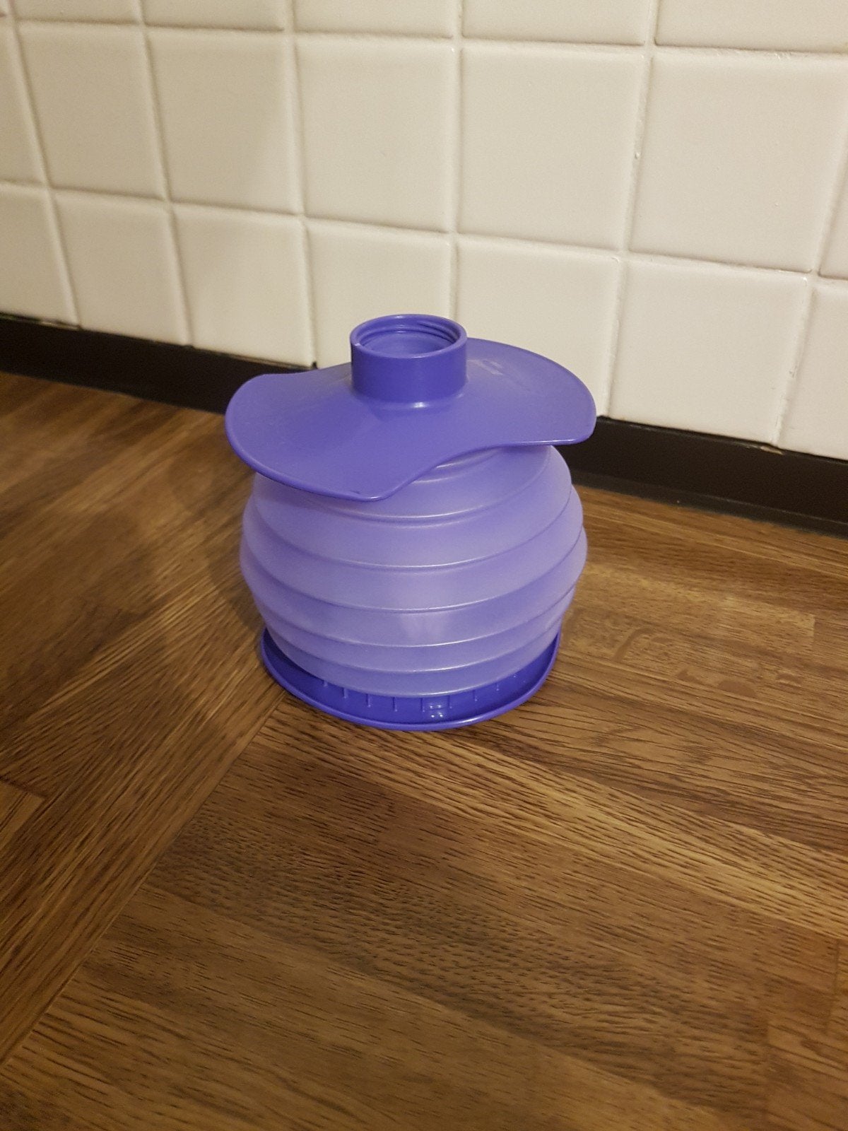 Tupperware slagroomspuit met 5 opzetstukken, Gebruikt, Paars, Overige typen, Ophalen of Verzenden