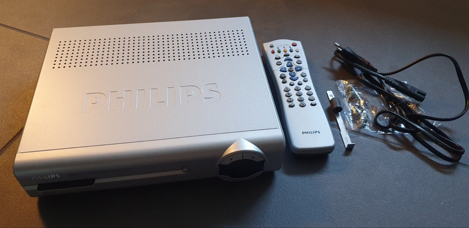 Philips satelliet ontvanger Dsr 2211 compleet zgan, Ophalen of Verzenden, Zo goed als nieuw, Philips