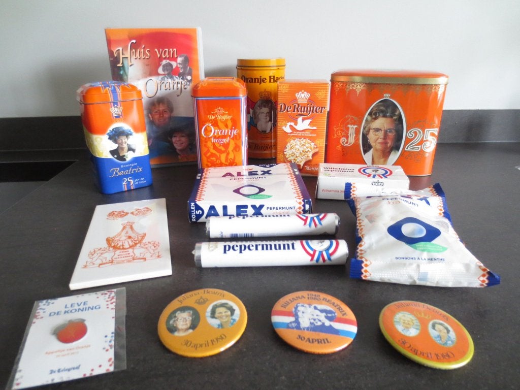 Koninklijk Huis: Verschillende item's betrekking tot Oranje., Verzamelen, Ophalen of Verzenden, Zo goed als nieuw, Kaart, Foto of Prent